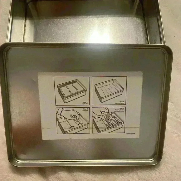 Mr Peanut Planters Nuts Decorative Christmas Tin. 9” w x 6 3/4” l - Picture 4 of 7